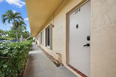275 Gate Road Hollywood FL 33024
