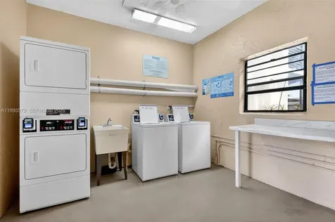275 Gate Road Hollywood FL 33024