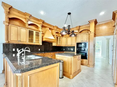 5023 NW 94th Doral Place Doral FL 33178
