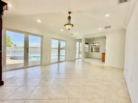 5023 NW 94th Doral Place Doral FL 33178