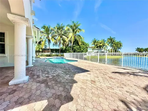 5023 NW 94th Doral Place Doral FL 33178