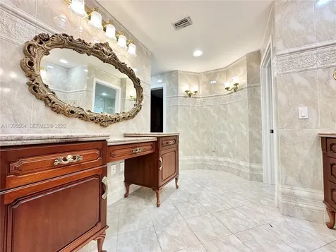 5023 NW 94th Doral Place Doral FL 33178