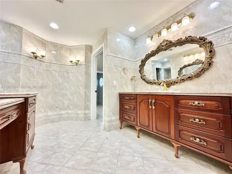 5023 NW 94th Doral Place Doral FL 33178
