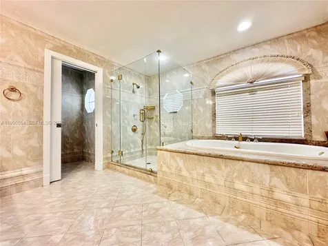 5023 NW 94th Doral Place Doral FL 33178