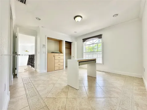 5023 NW 94th Doral Place Doral FL 33178