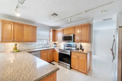 9602 NW 8th Circle Plantation FL 33324