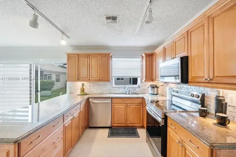 9602 NW 8th Circle Plantation FL 33324