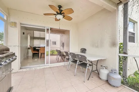 9602 NW 8th Circle Plantation FL 33324