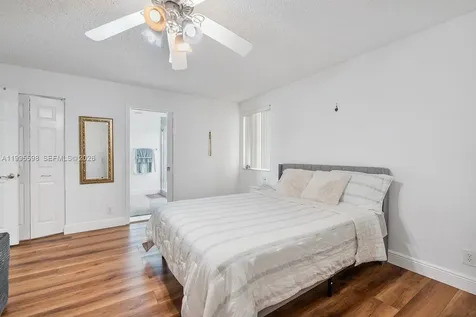 9602 NW 8th Circle Plantation FL 33324