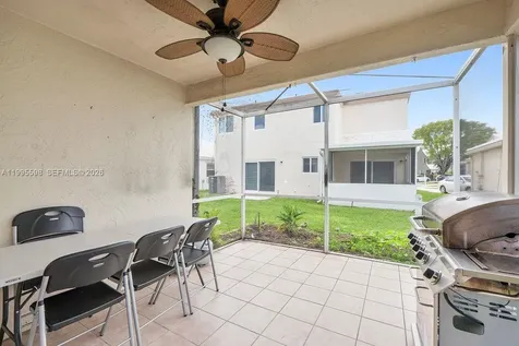 9602 NW 8th Circle Plantation FL 33324