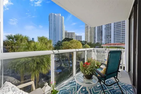20515 E Country Club Drive Aventura FL 33180