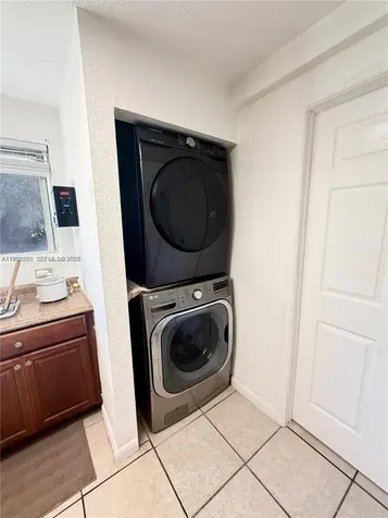 3 SW 7th Avenue Dania Beach FL 33004