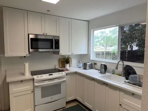 3 SW 7th Avenue Dania Beach FL 33004