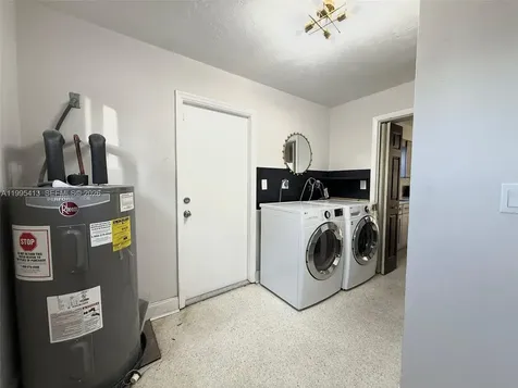 207 SW 12th Avenue Dania Beach FL 33004