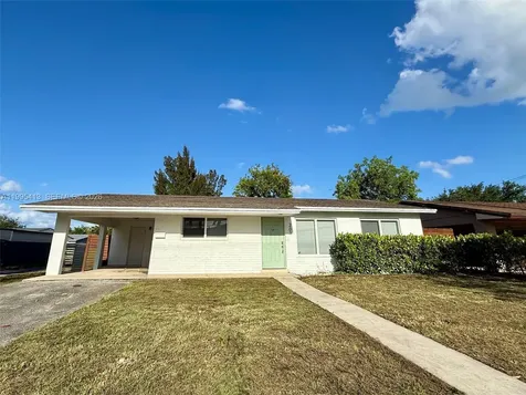 207 SW 12th Avenue Dania Beach FL 33004