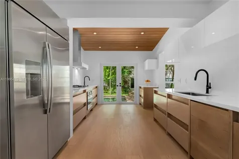 5812 Alton Road Miami Beach FL 33140
