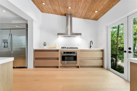 5812 Alton Road Miami Beach FL 33140