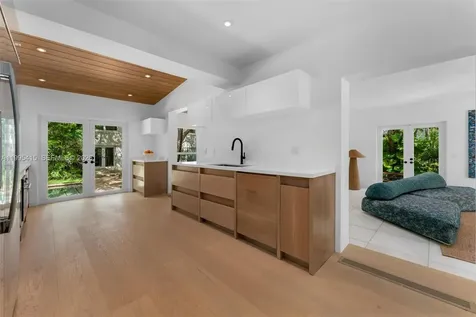 5812 Alton Road Miami Beach FL 33140