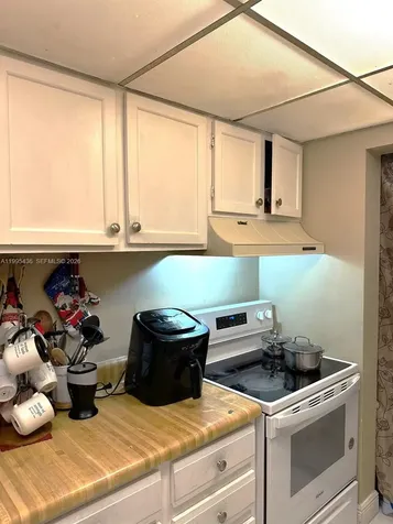 3720 Inverrary Drive Lauderhill FL 33319