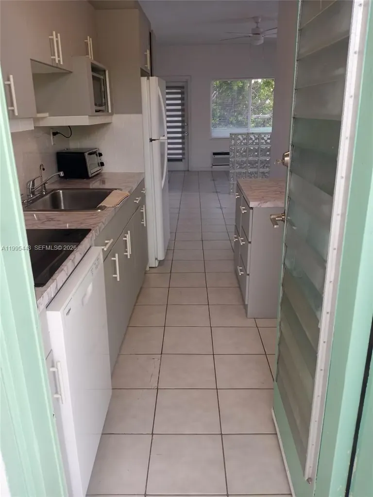 6490 Collins Avenue Miami Beach FL 33141