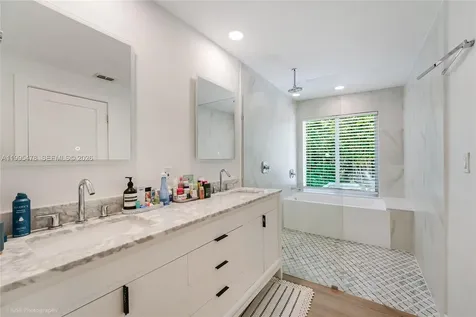 560 Hampton Lane Key Biscayne FL 33149