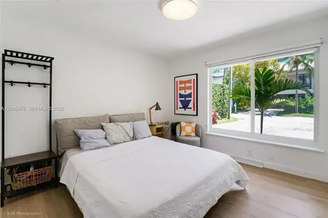560 Hampton Lane Key Biscayne FL 33149