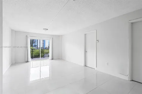 4801 NW 7th Street Miami FL 33126