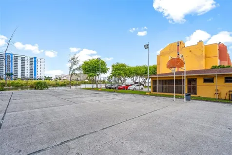 4801 NW 7th Street Miami FL 33126
