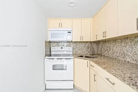 4801 NW 7th Street Miami FL 33126