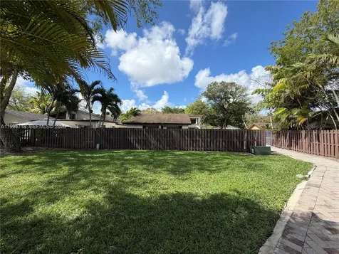 10828 SW 132nd Cir Court Miami FL 33186