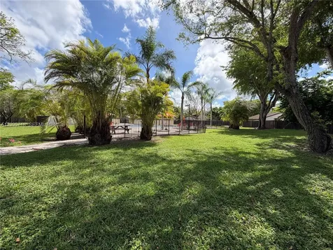 10828 SW 132nd Cir Court Miami FL 33186