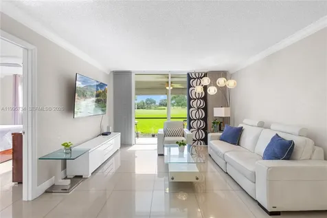 9200 W Hollybrook Lake Drive Pembroke Pines FL 33025