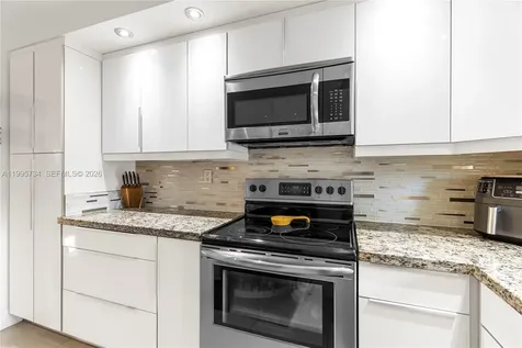 9200 W Hollybrook Lake Drive Pembroke Pines FL 33025