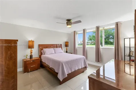 9200 W Hollybrook Lake Drive Pembroke Pines FL 33025