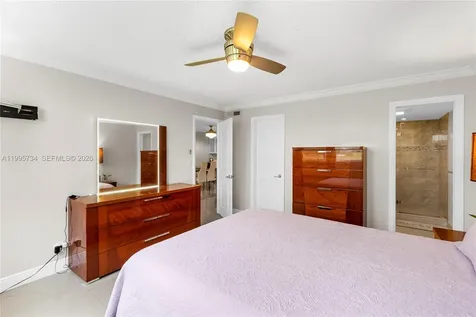 9200 W Hollybrook Lake Drive Pembroke Pines FL 33025