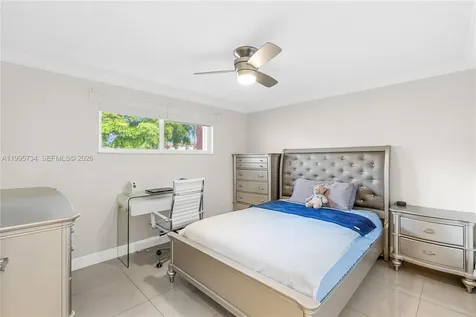 9200 W Hollybrook Lake Drive Pembroke Pines FL 33025