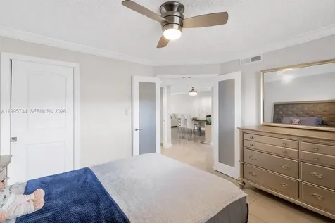9200 W Hollybrook Lake Drive Pembroke Pines FL 33025