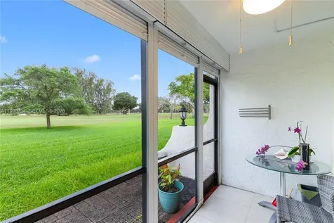 9200 W Hollybrook Lake Drive Pembroke Pines FL 33025