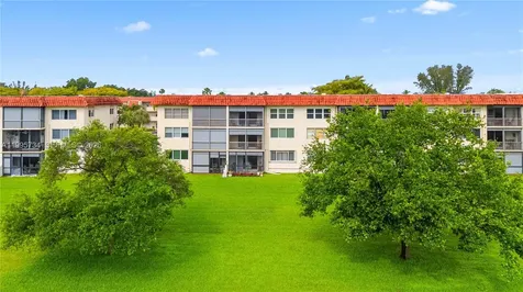 9200 W Hollybrook Lake Drive Pembroke Pines FL 33025