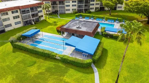 9200 W Hollybrook Lake Drive Pembroke Pines FL 33025