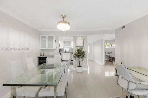 9200 W Hollybrook Lake Drive Pembroke Pines FL 33025