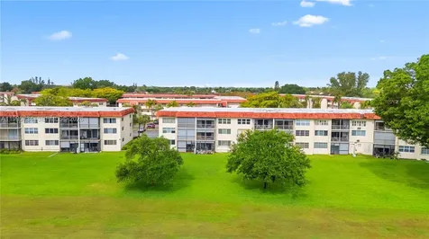 9200 W Hollybrook Lake Drive Pembroke Pines FL 33025