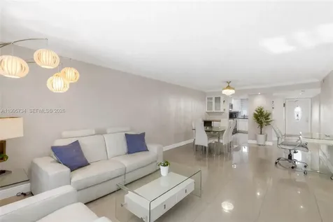 9200 W Hollybrook Lake Drive Pembroke Pines FL 33025