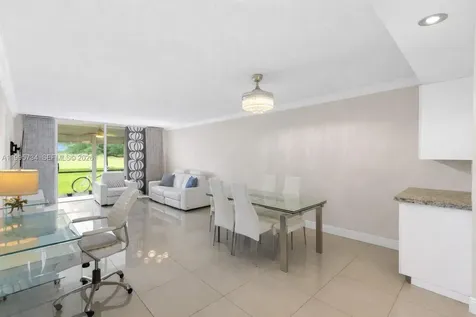 9200 W Hollybrook Lake Drive Pembroke Pines FL 33025