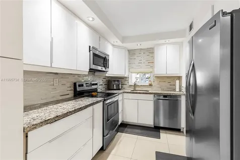 9200 W Hollybrook Lake Drive Pembroke Pines FL 33025