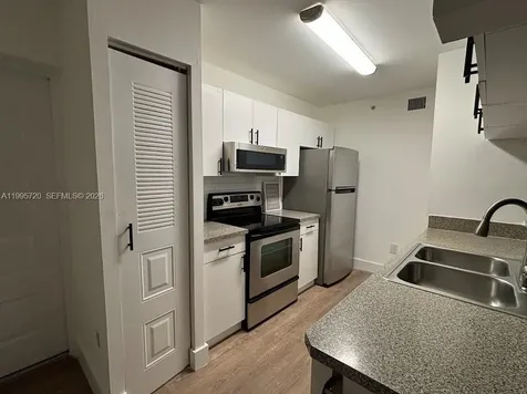 460 S Park Road Hollywood FL 33021