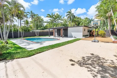 2704 Cleveland Street Hollywood FL 33020