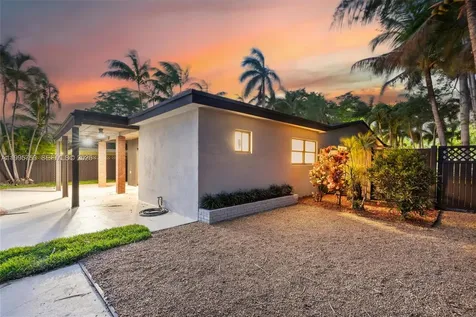 2704 Cleveland Street Hollywood FL 33020