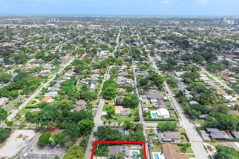 2704 Cleveland Street Hollywood FL 33020
