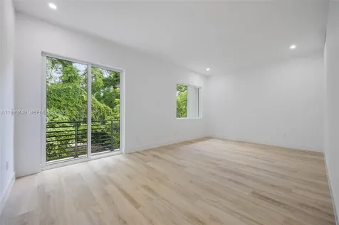 3162 Plaza Street Coconut Grove FL 33133